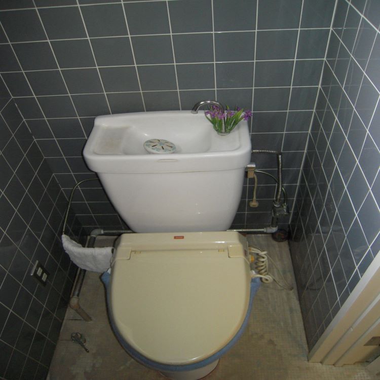 トイレ改修工事前